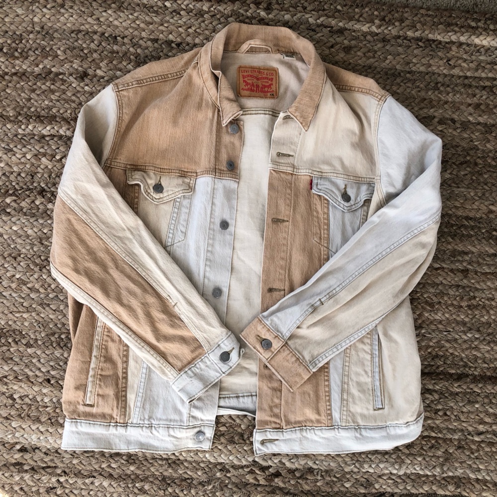 Levi’s denim neutral colored jacket size XXL